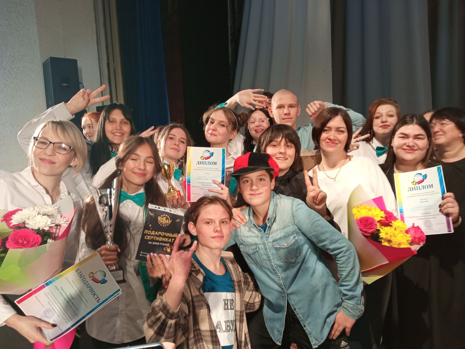 Участники команды КВН «БудуШел» и «Арт-дети» стали победителями и призерами районной лиги КВН.